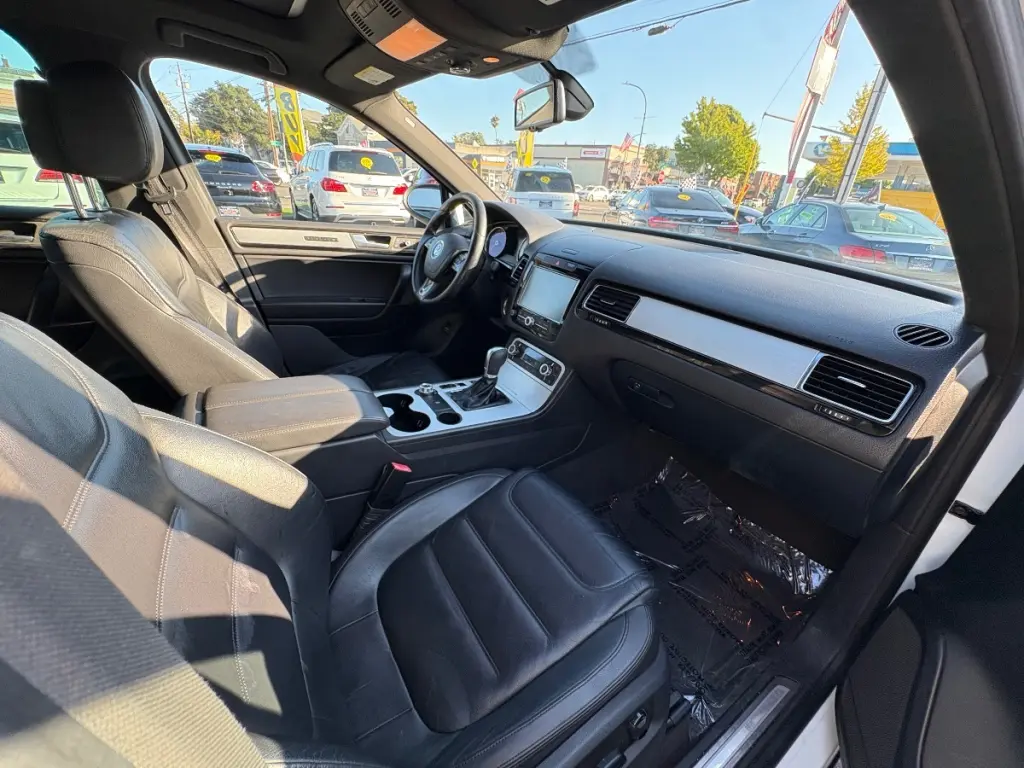 2014 Volkswagen Touareg R-Line