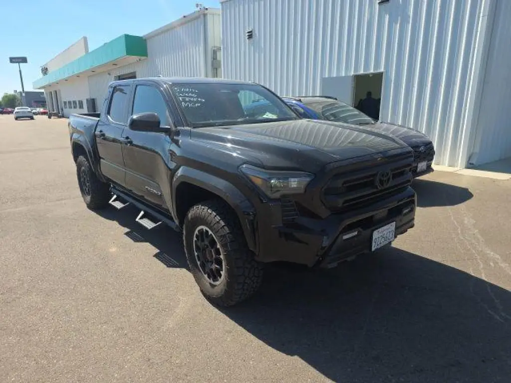 Toyota Tacoma 2024 4x4 TRD Off-Road 4dr Double Cab 5.0 ft SB 8A