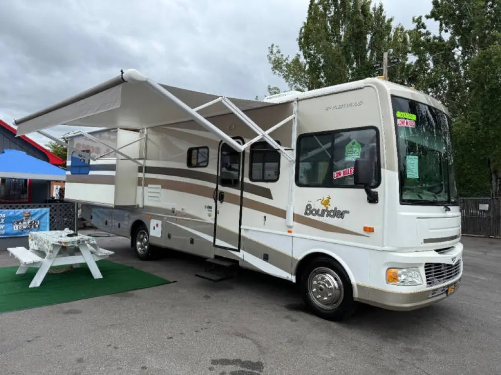 2006 Fleetwood RV Bounder 33R