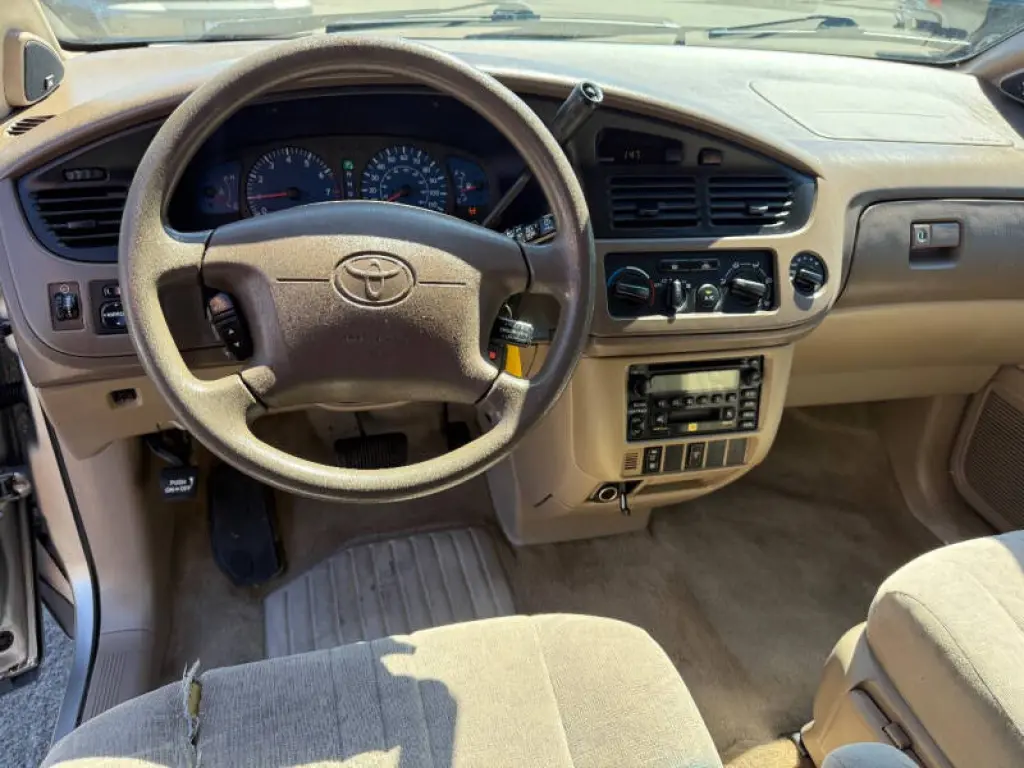 2001 Toyota Sienna LE