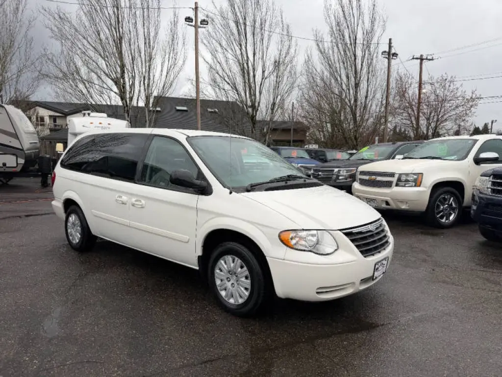 2006 Chrysler Town and Country LX