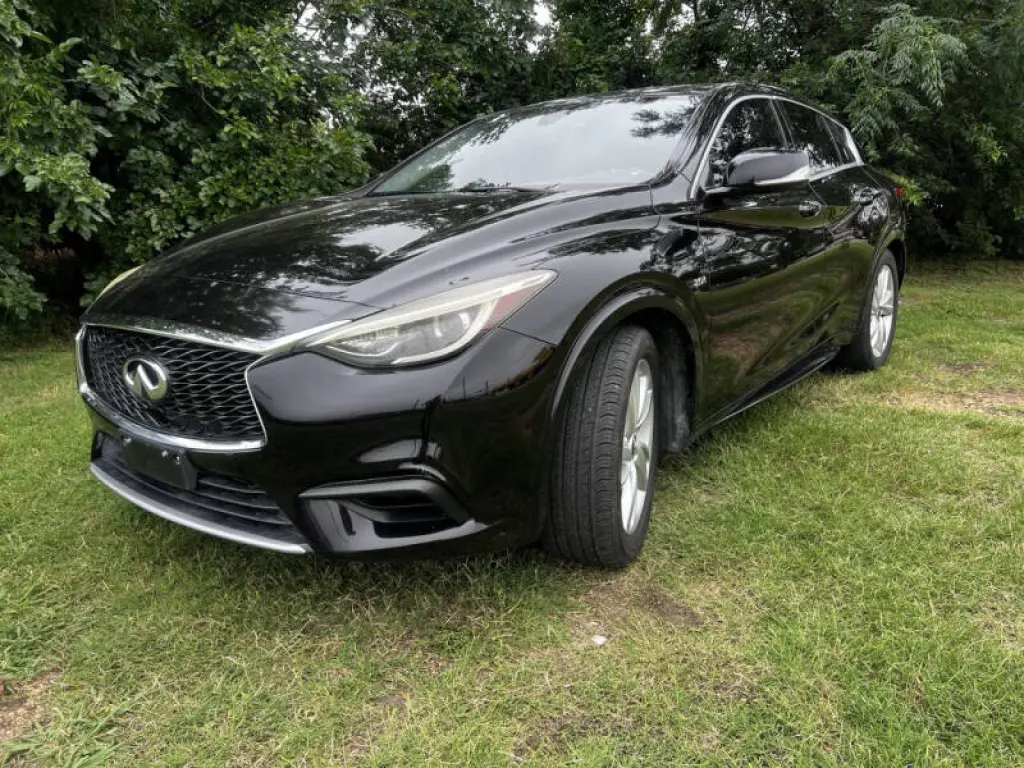 2017 Infiniti QX30 Sport