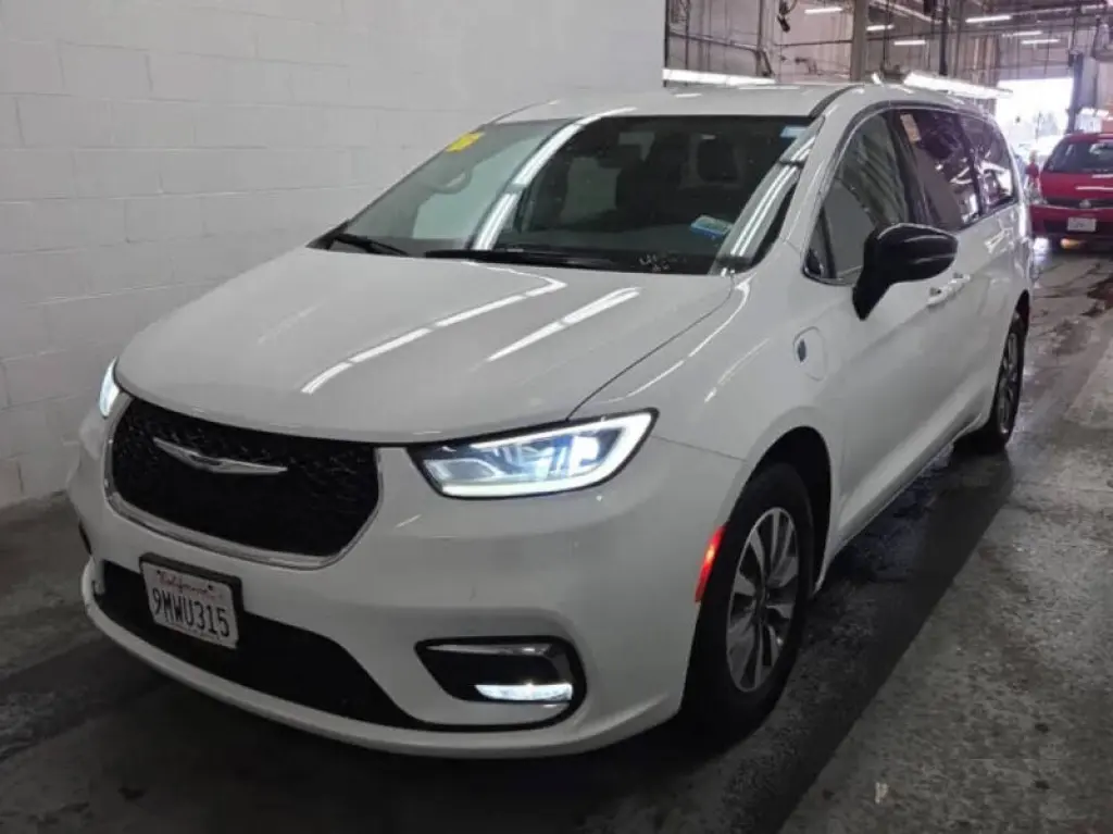 2024 Chrysler Pacifica Plug-In Hybrid Premium S Appearance