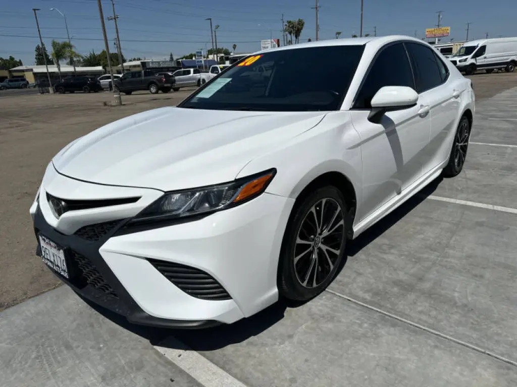 2020 Toyota Camry SE