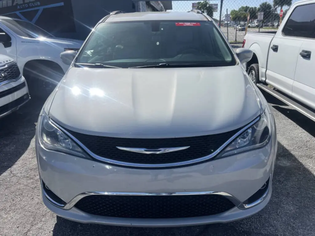 2017 Chrysler Pacifica Touring-L Plus