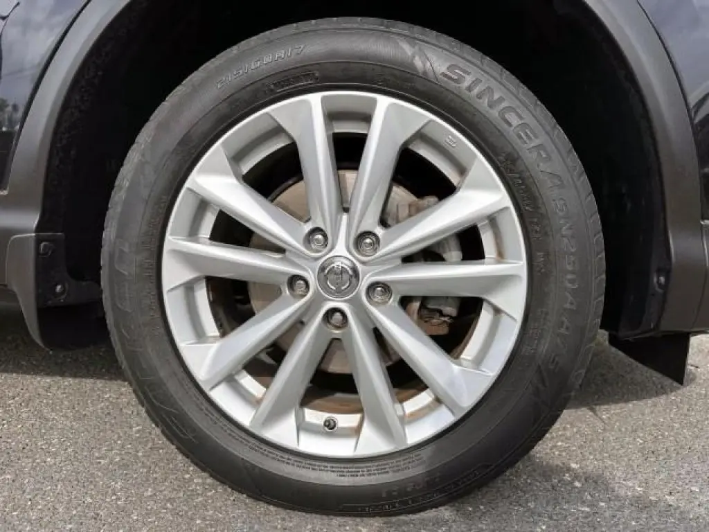 Nissan Rogue Sport 2017 AWD SV 4dr Crossover