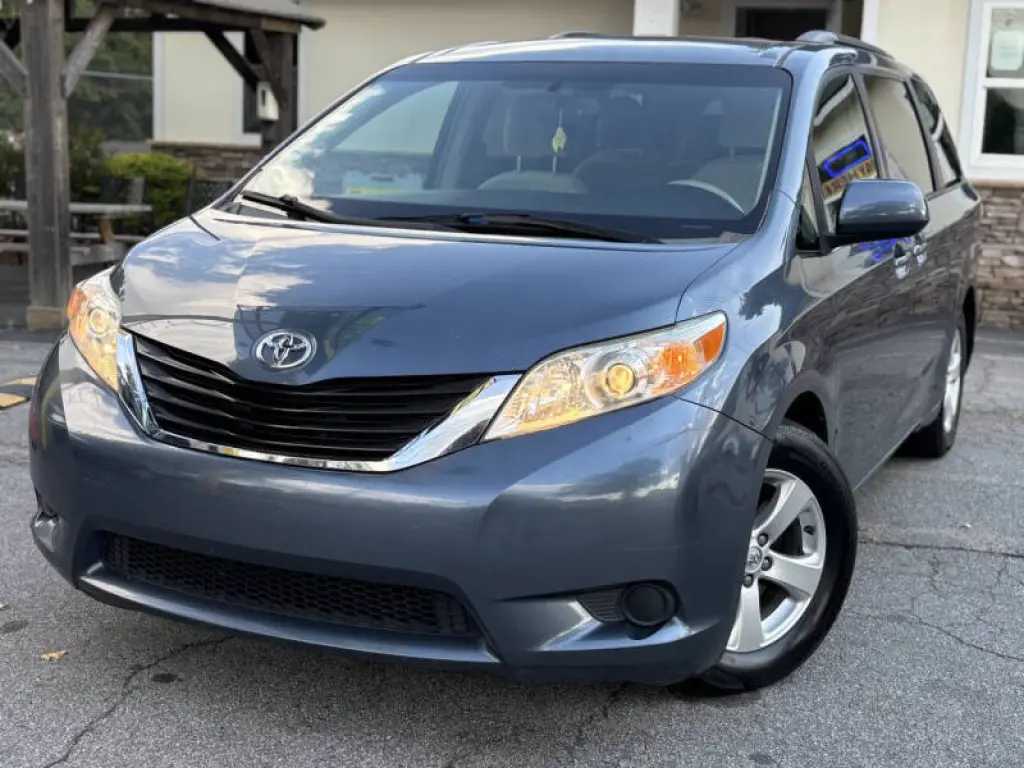 2014 Toyota Sienna LE Mobility 7-Passenger