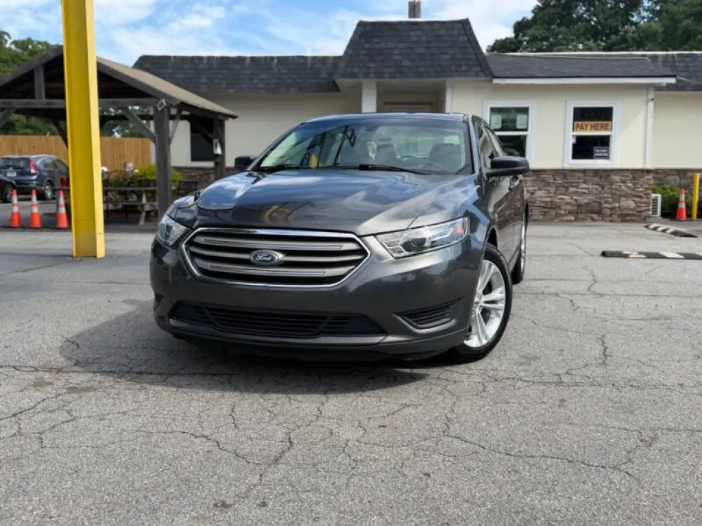 2017 Ford Taurus SE