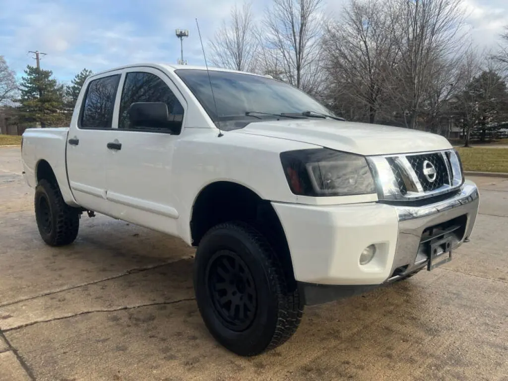 2014 Nissan Titan SV