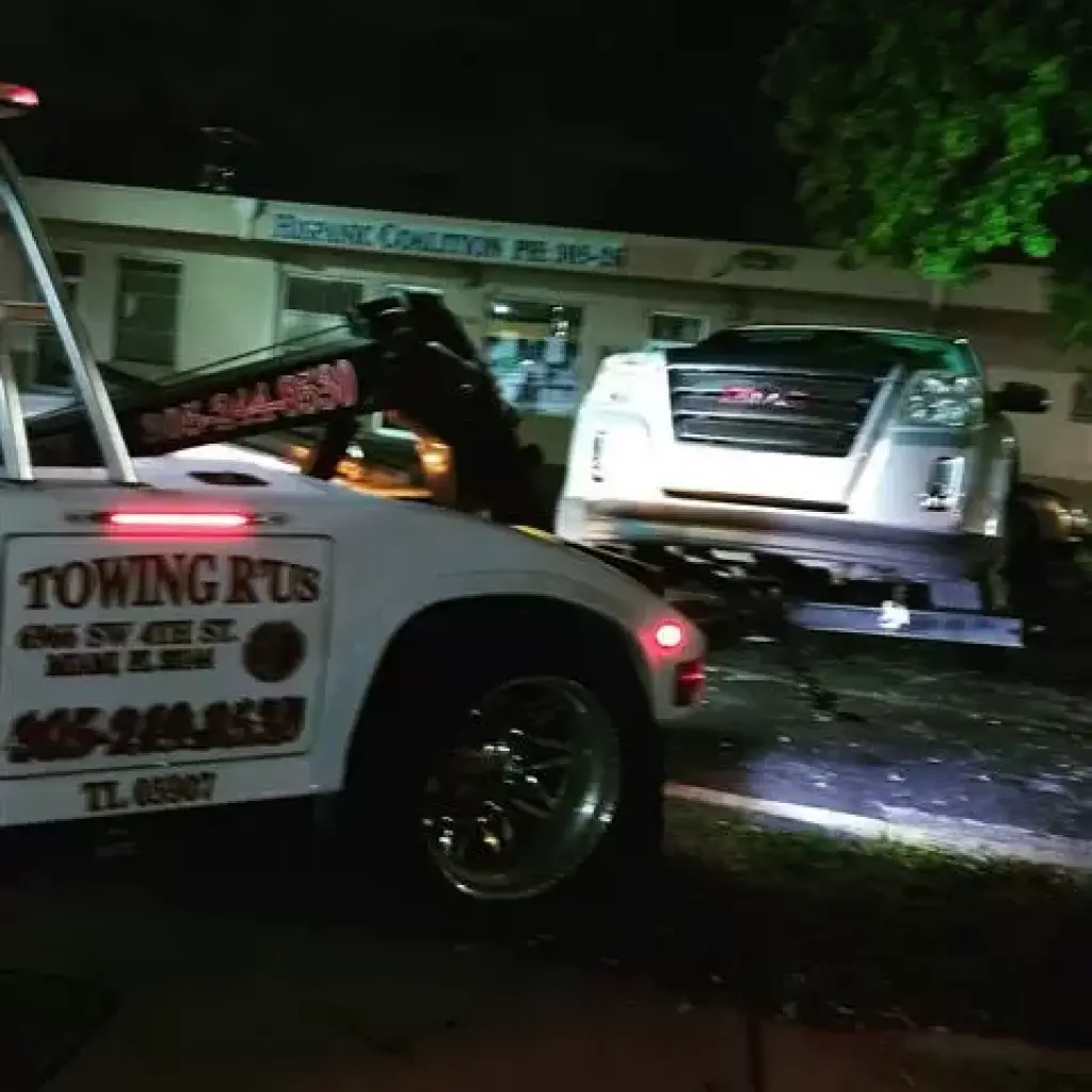 Gruas 24 hr -Towing R'Us Miami