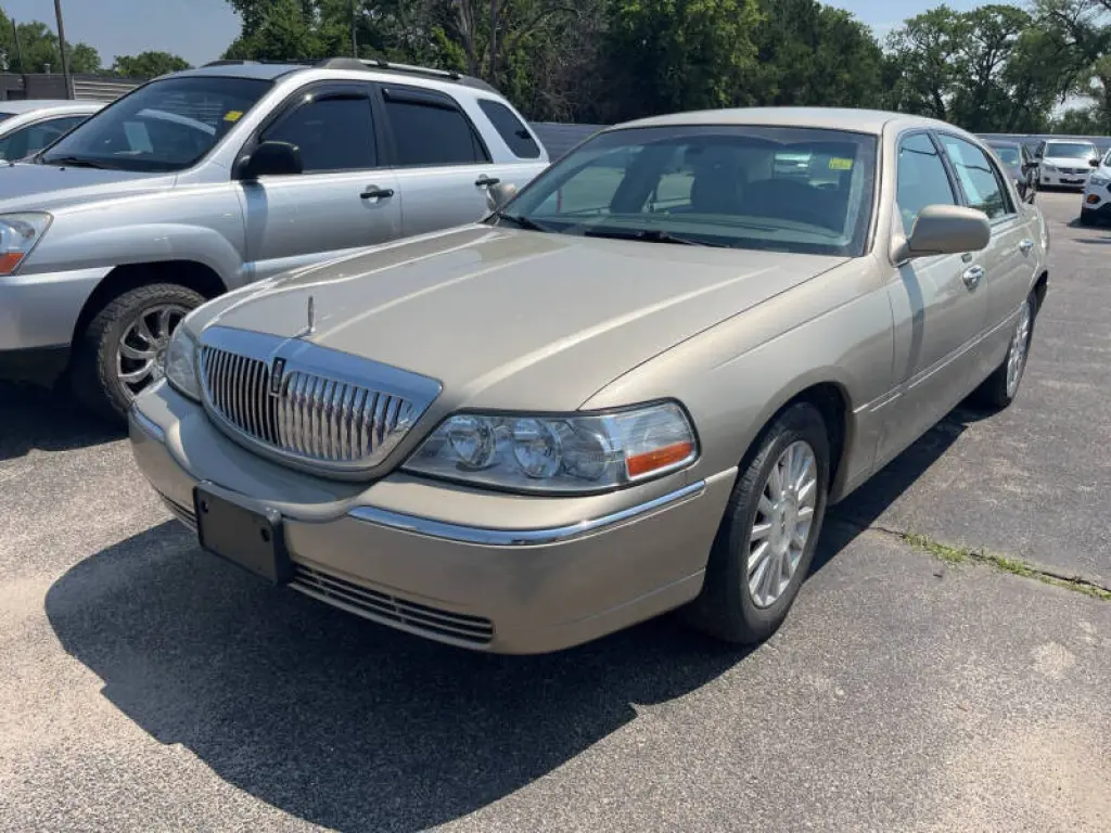 2004 Lincoln Town Car Signature