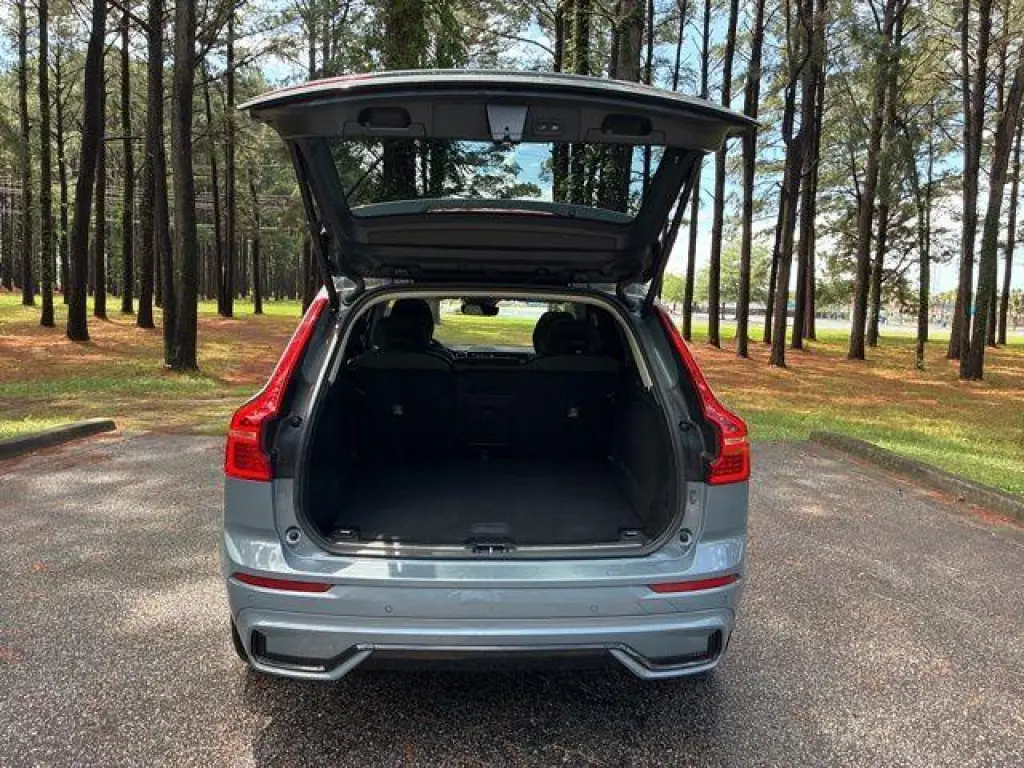 Volvo XC60 2023 B5 Plus Dark Theme 4dr SUV