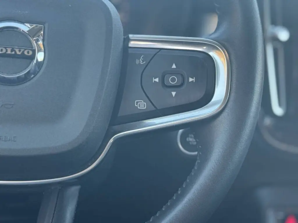 2021 Volvo XC40 T4 Momentum