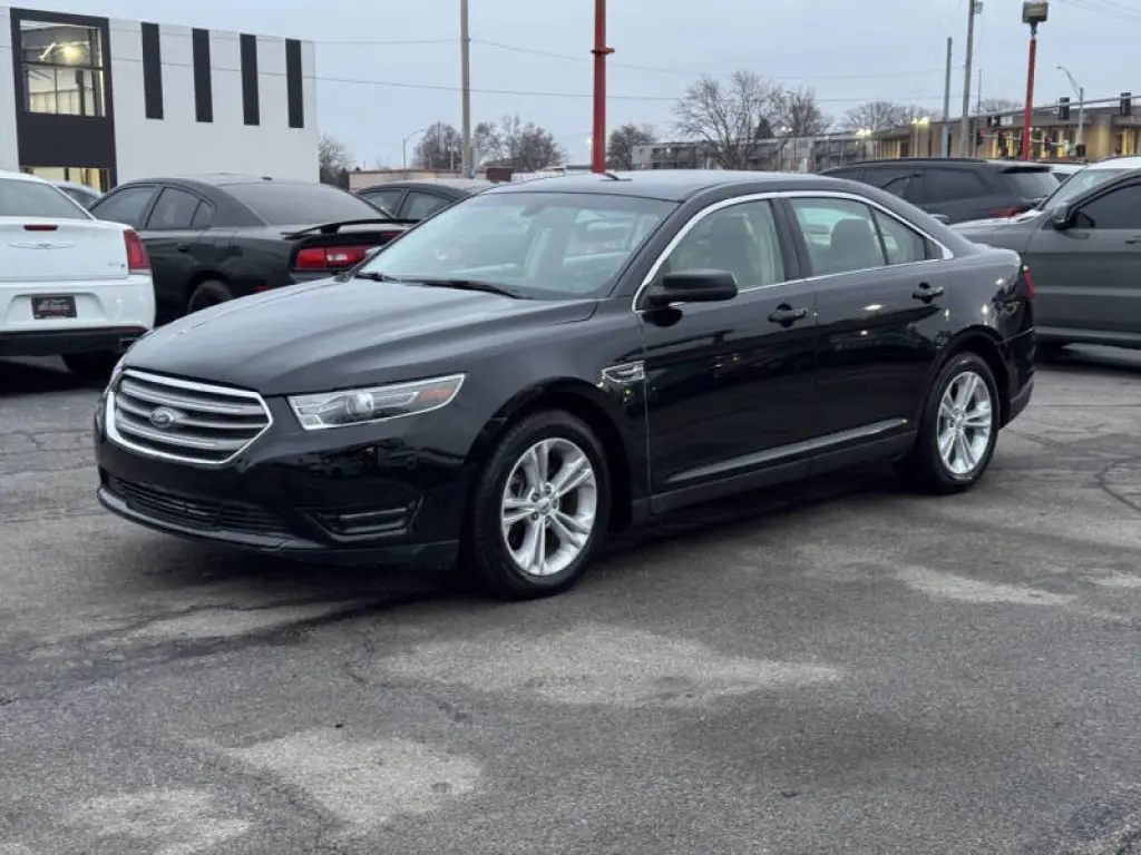 2017 Ford Taurus SE