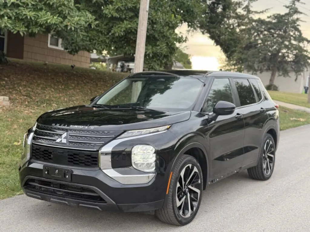 2022 Mitsubishi Outlander ES