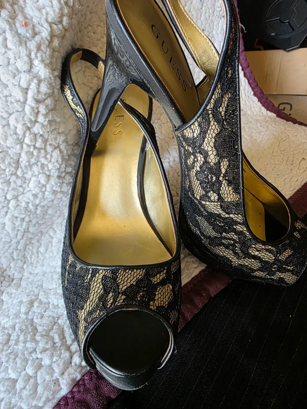Elegantes Tacones de Encaje Guess - Perfectos para Cualquier Ocasión