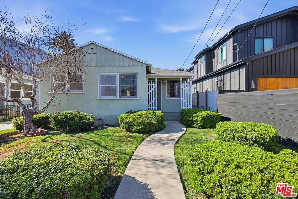 Welcome to this darling 2-bedroom, 1-bathroom single-family home