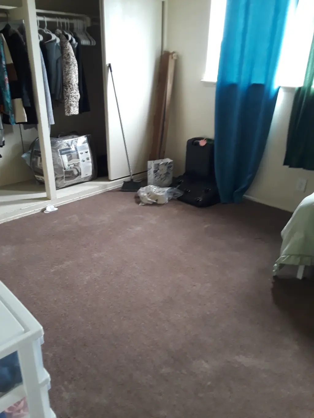 Habitación Espaciosa en Alquiler en Vecindario Tranquilo