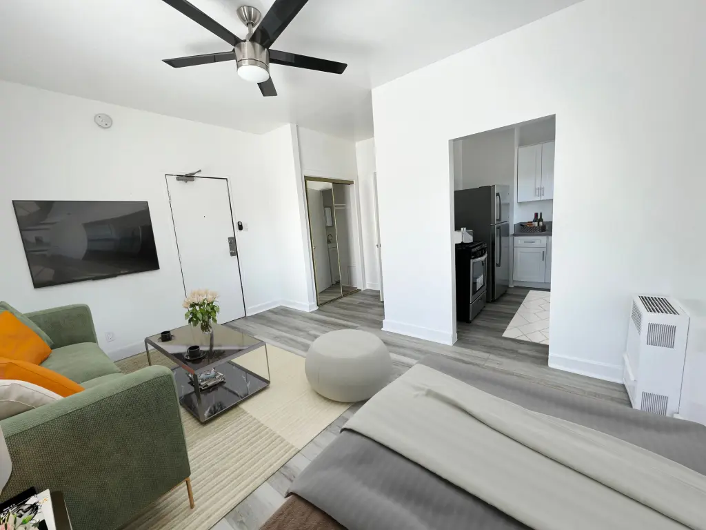 Renovated Studio Hilltop Views | Great Walk Score | Best Value