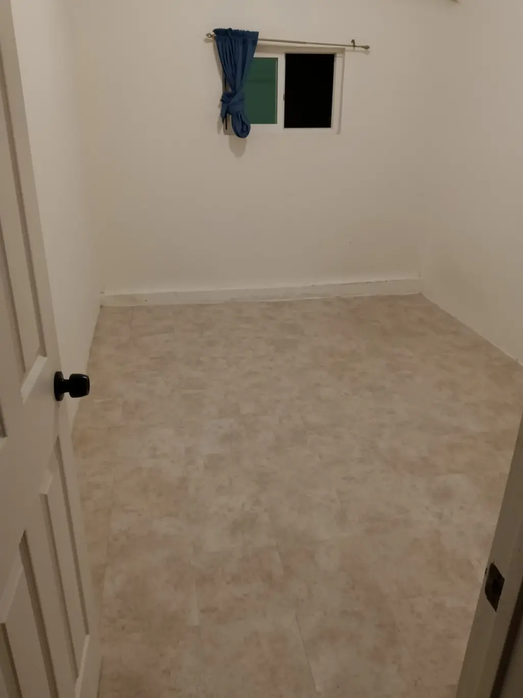 Cuarto con parking incluido en casa