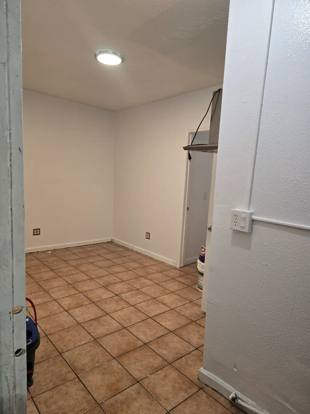 Casa De renta 2 cuartos 1 baño billes incluidos