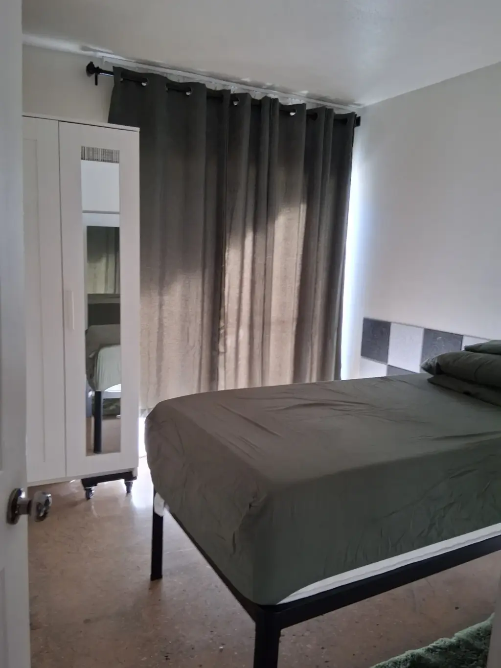 SE RENTA HABITACIÓN