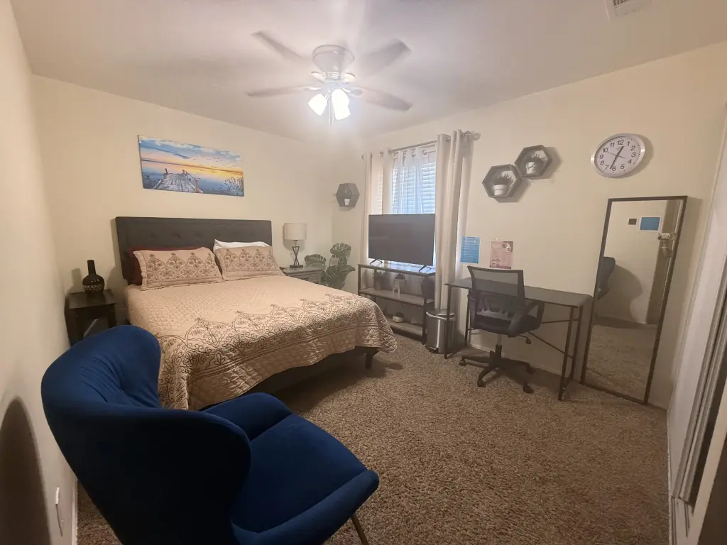 BUSCO AYUDA LIMPIEZA HABITACIONES EN LANCASTER CA. 93534