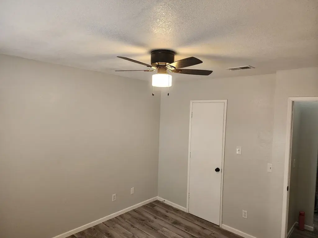 $1,100 / 1 habitación - Habitación con baño en alquiler Bell Gardens CA