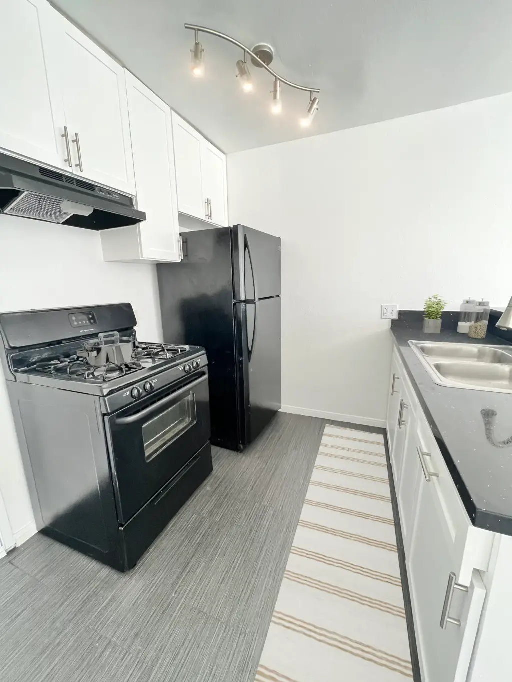 Trendy & Beautifully Renovated 1 Bed / 1 Bath in the Heart of Koreatown