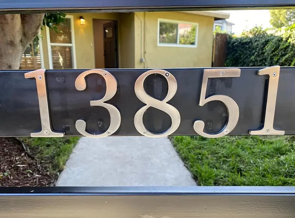 This 2bedroom/1 bath house was just renovated and feels brand new.