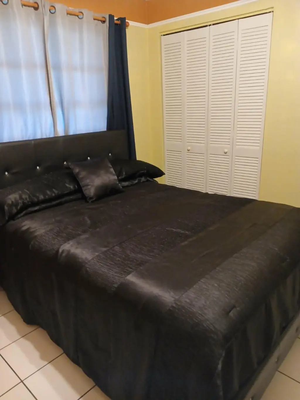 Se renta cuarto compartido cerca de 127 y Coral Way