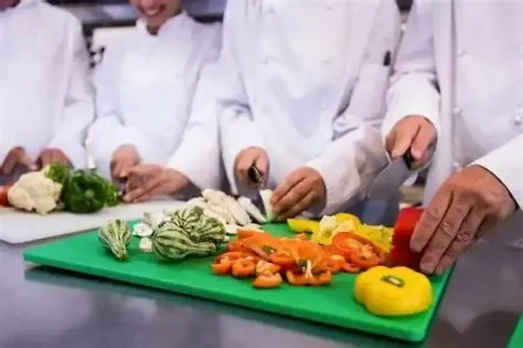Se necesita ayudante de cocina