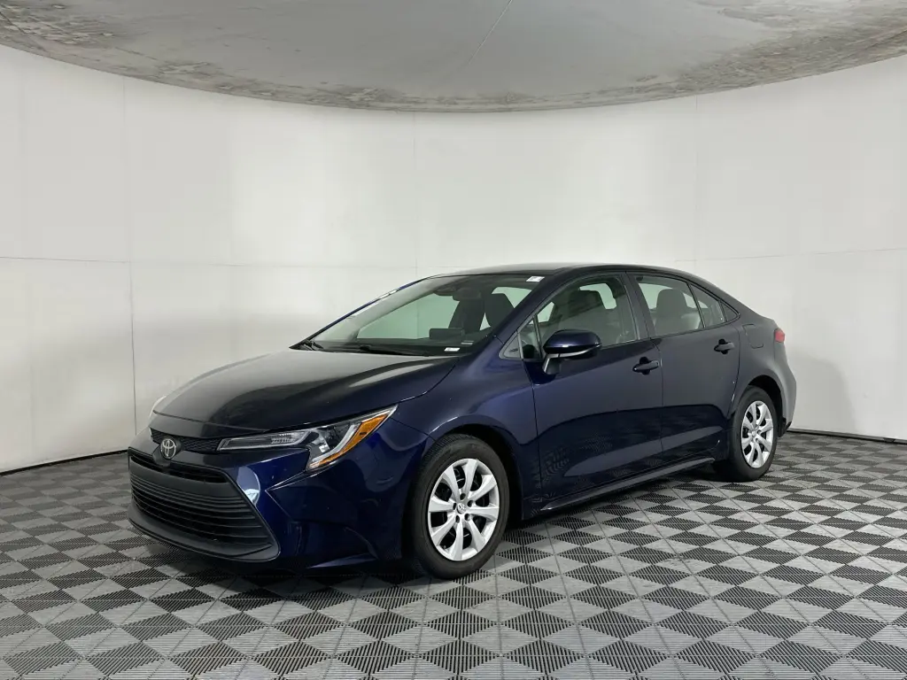 🔥 2024 Toyota Corolla LE – Solo 35K Millas – $1,992 de Inicial –
