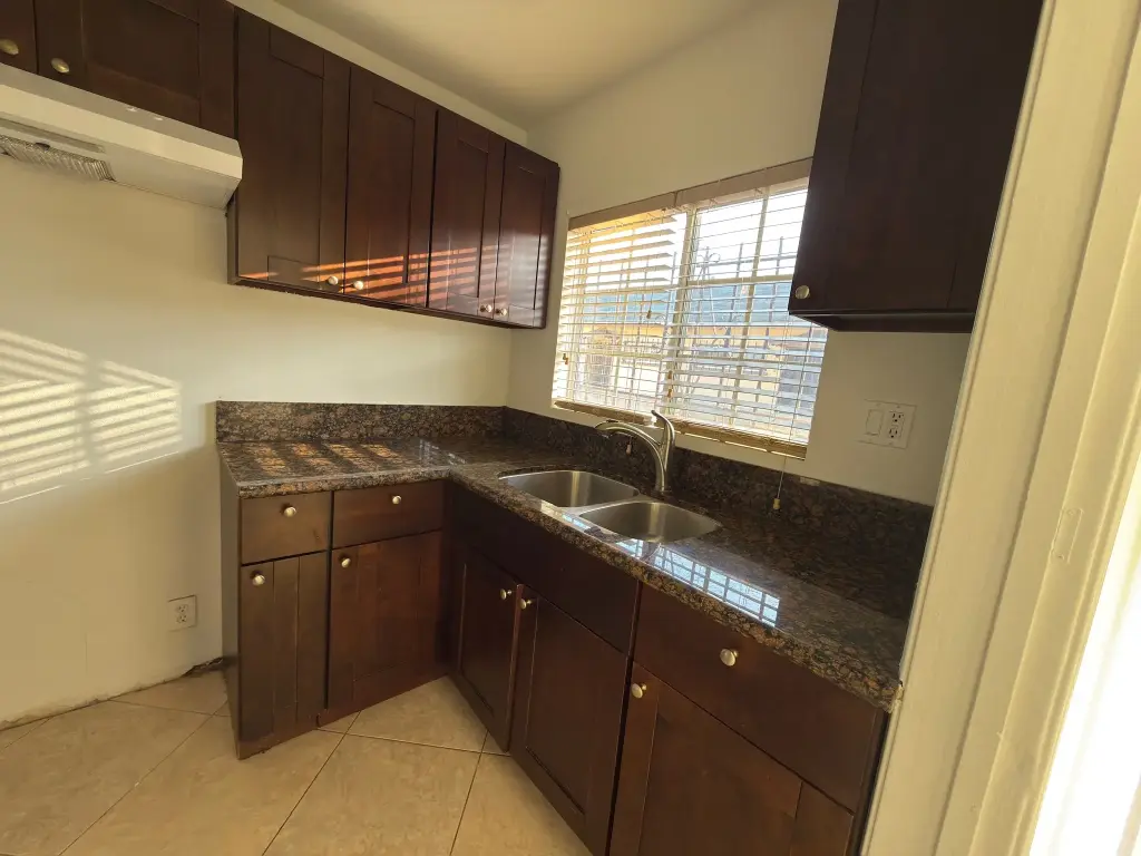*2 Bedroom *1 Bathroom *1 Car Garage