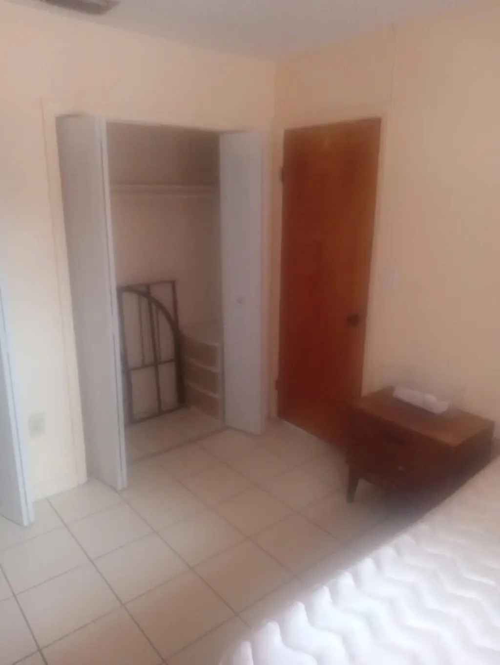 Se renta cuarto privado west Hialeah
