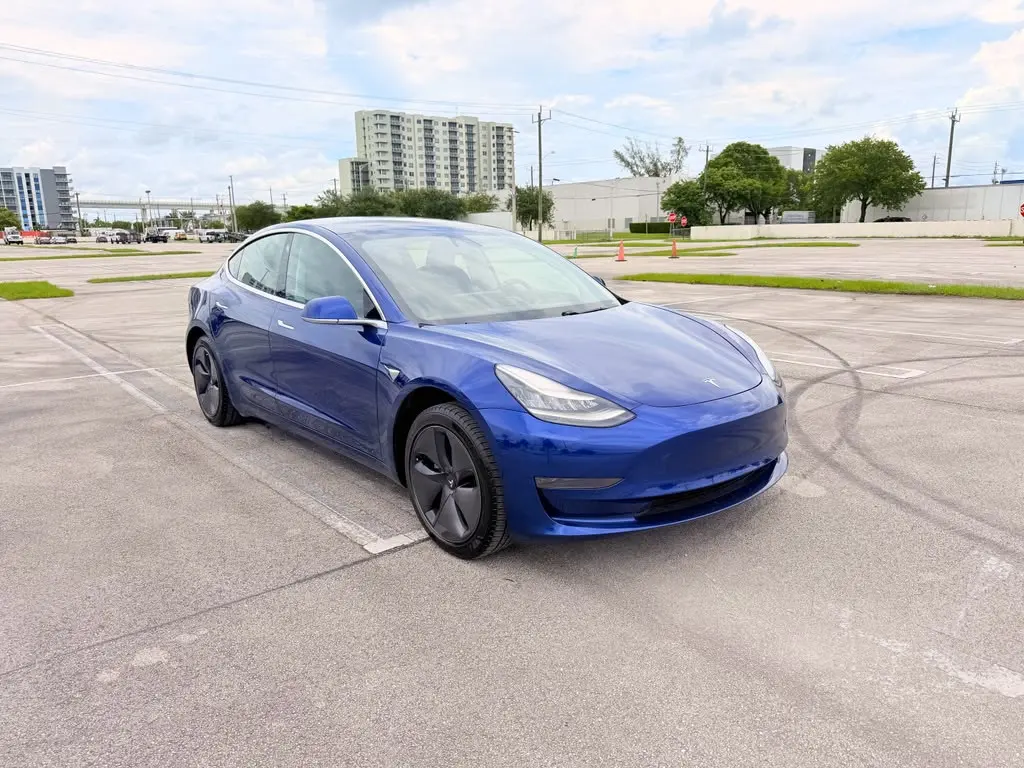 Tesla Model 3 2021 - Sedán Eléctrico en Excelente Estado