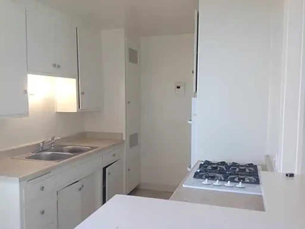 Hermoso depto 1 rec 1 bano Lancaster CA contrato 3 a 12 meses