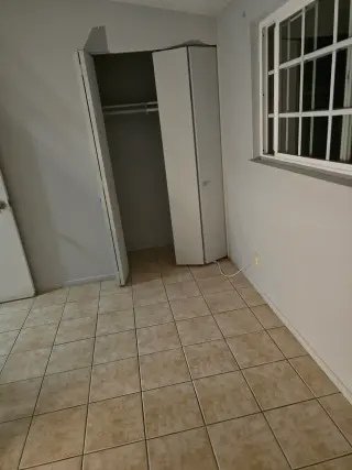 Habitación Alquiler en Vecindario Tranquilo para una mujer.