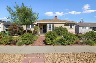 Super cute Winnetka charmer that has been tastefully renovated!