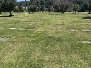 Rose Hills Cemetario Terreno por venta