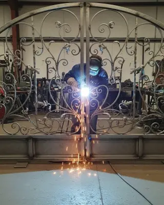 Se Busca Herrero / Soldador / Diseñador de Forja Artística