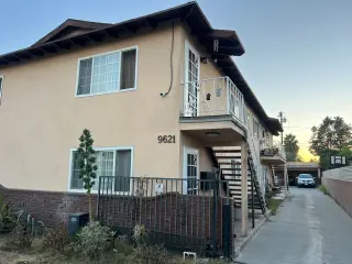 South Gate Apt 2 Bed 1 Bath 2500