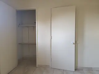 Se comparte cuarto amplio