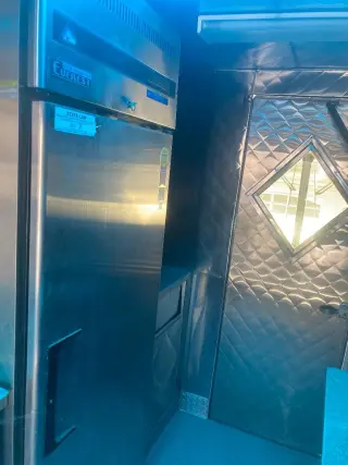 SE VENDE FOOD TRUCK SEMI NUEVA