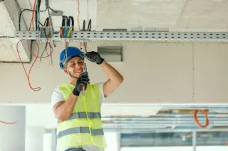ELECTRICISTA INSTALADOR DE CABLES Y APARATOS