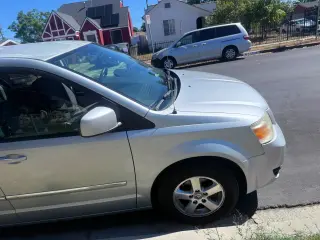 2008 Dodge Grand Caravan SXT - ¡Minivan Familiar Amistosa!