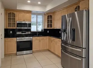 2 Bed / 1 Bath Single-Story House for Rent.