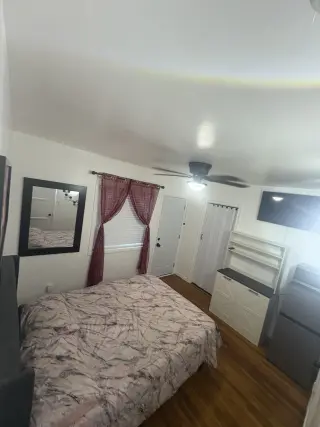 Se renta cuarto en la ciudad de SouthGate