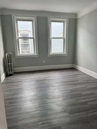 Apartamento 2 Dormitorios, Segundo piso Cerca Tren 7