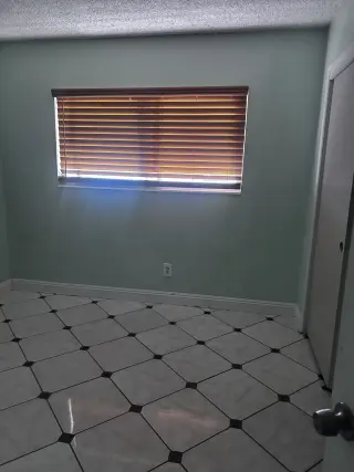 Renta de cuarto en Fontana